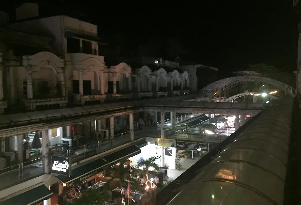Cafe de Paris-1